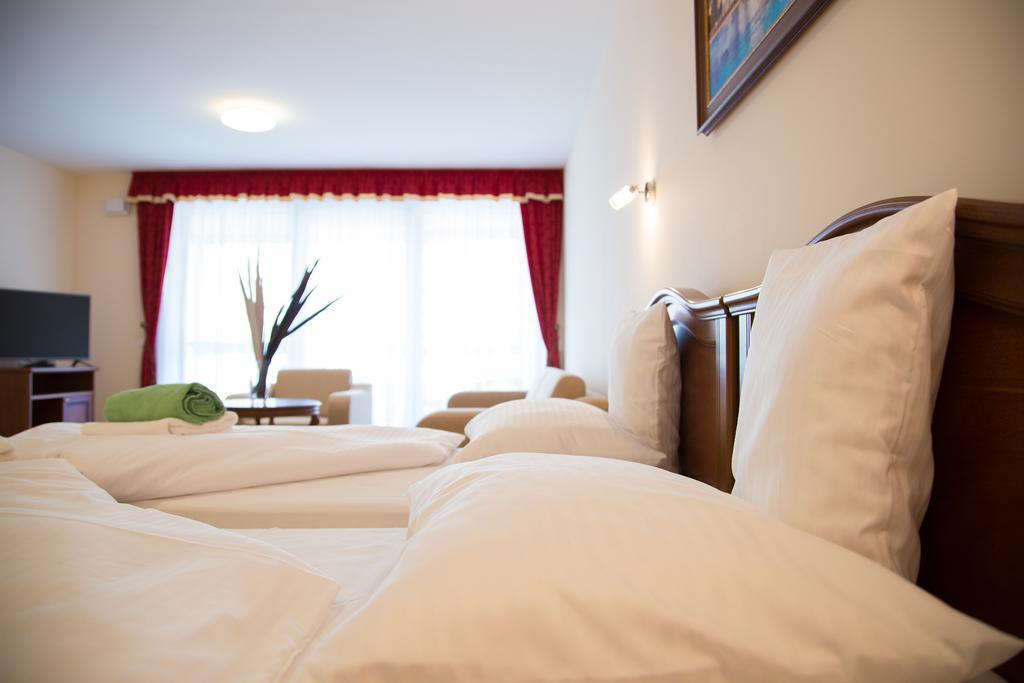 Luxury Hotel Siofok Bilik gambar