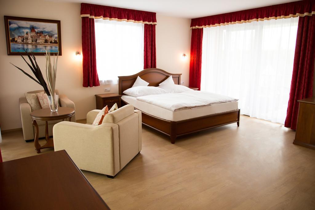 Luxury Hotel Siofok Luaran gambar